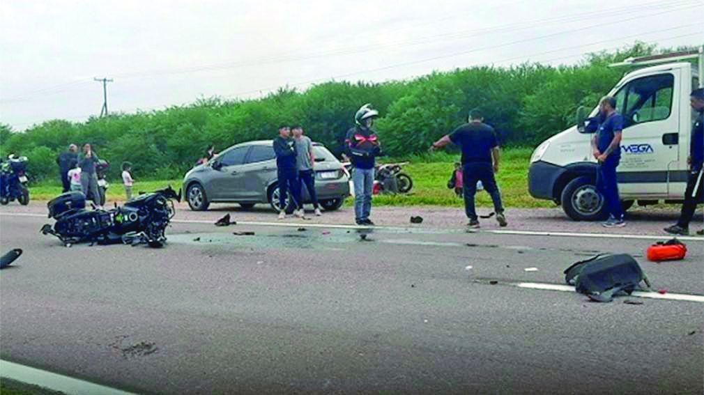 TRAGEDIA VIAL A causa del violento impacto las víctimas sufrieron gravísimas heridas y murieron en el acto