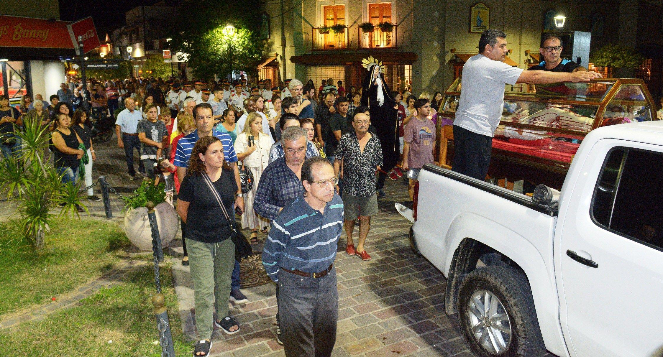 CAMINO Las im�genes de Jes�s en el Santo Sepulcro y de La Dolorosa recorrieron el centro de la ciudad