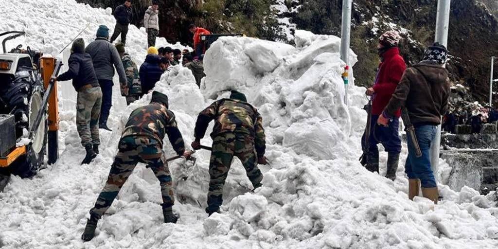 Ya son 6 los muertos por una avalancha en un glaciar de los Alpes franceses