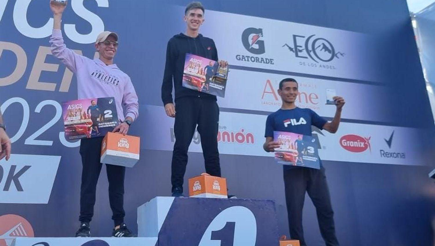 Nery Chaacutevez acaricioacute el triunfo en los 10 km del Asics Golden Run en Buenos Aires