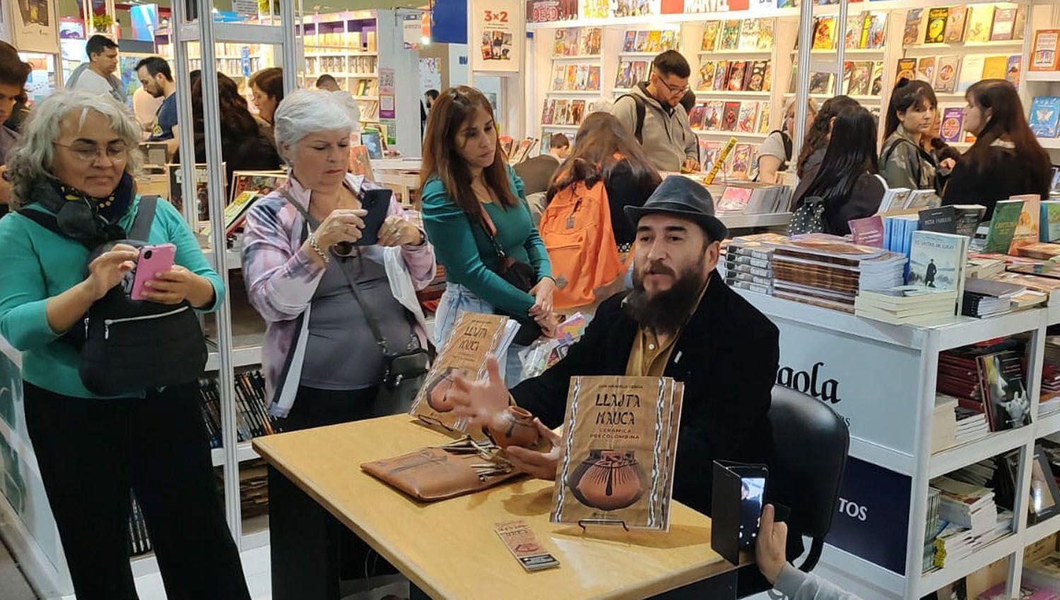 Presentaron el libro Llajta Mauca en la Feria Internacional del Libro