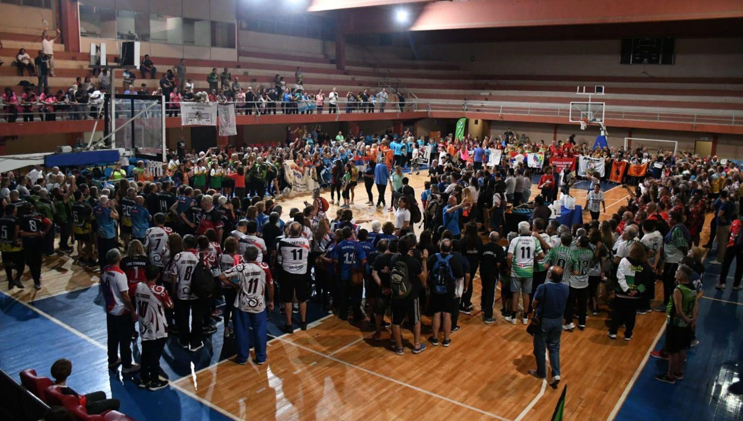 Equipos de 12 provincias participan del 3deg Campeonato Argentino de Newcom en Las Termas