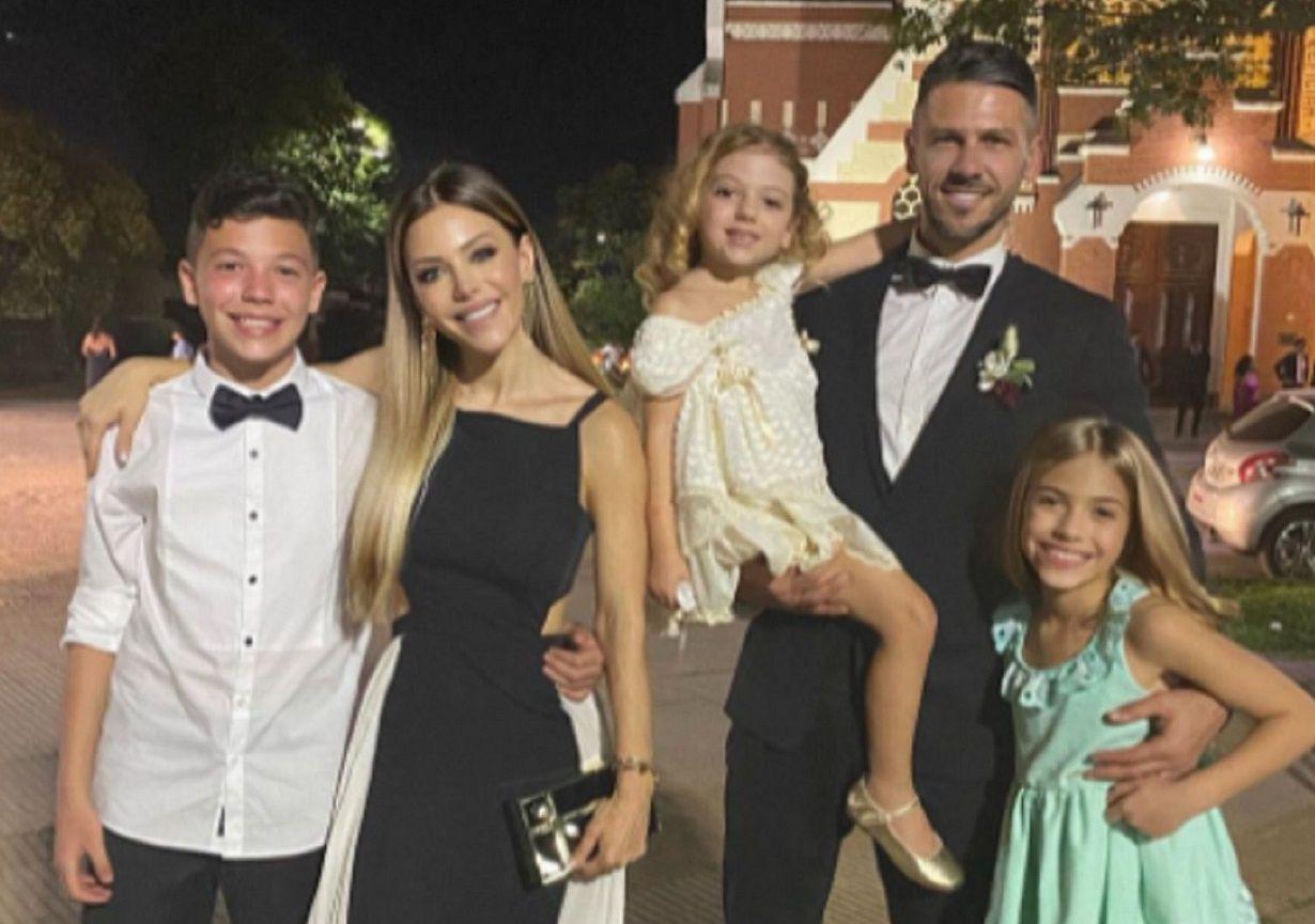 Evangelina y Martín Demichelis con sus tres hijos- Bastian Lola y Ema

