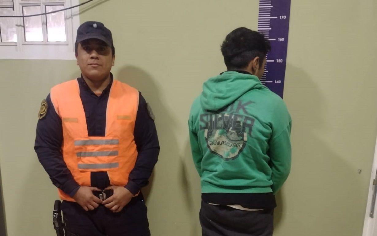 Intentoacute romper un ventiluz de un local y en su requisa le hallaron marihuana