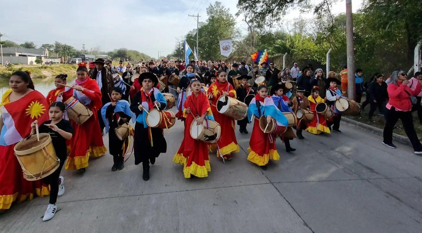 Nueva Marcha de los Bombos hace vibrar a la Madre de Ciudades