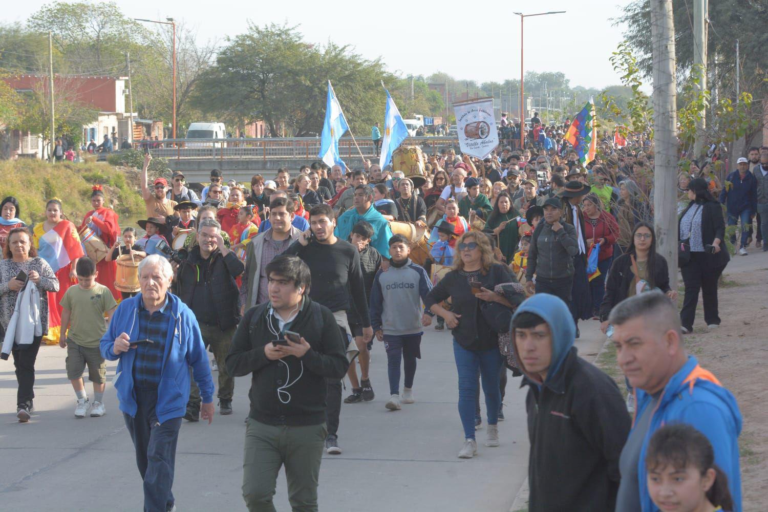 Nueva Marcha de los Bombos hace vibrar a la Madre de Ciudades