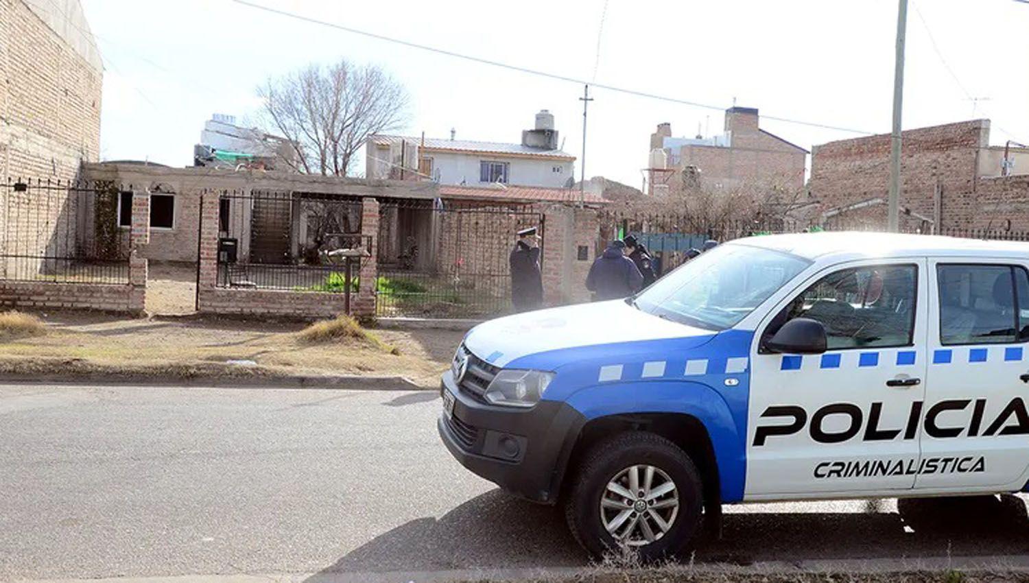 Falsos policiacuteas asesinan a un joven a puntildealadas