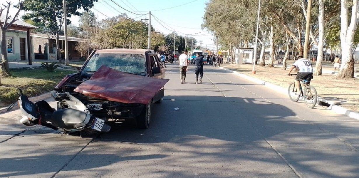 ESCENARIO Los rodados terminaron a media cuadra de donde quedó tendido el motociclista

