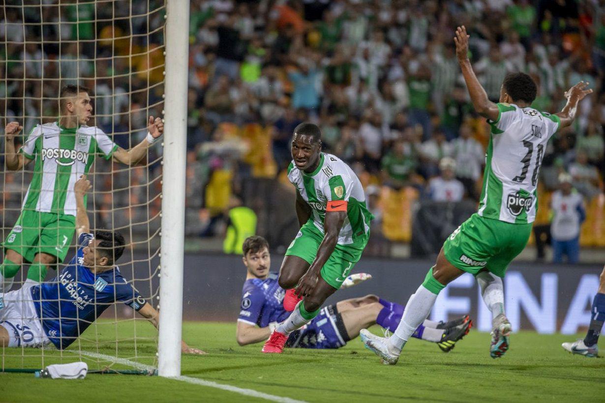 Racing cayoacute ante Atleacutetico Nacional de Medelliacuten en un final que tuvo de todo