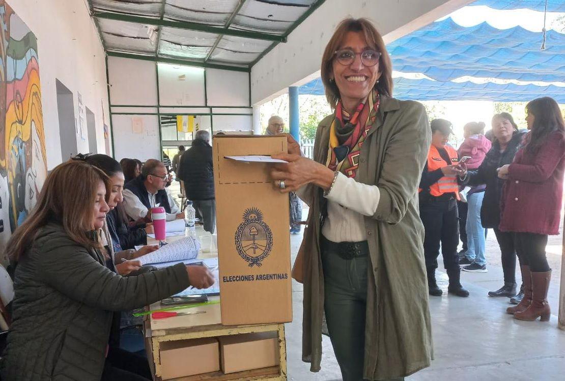 Votoacute en Loreto la diputada nacional Estela Neder