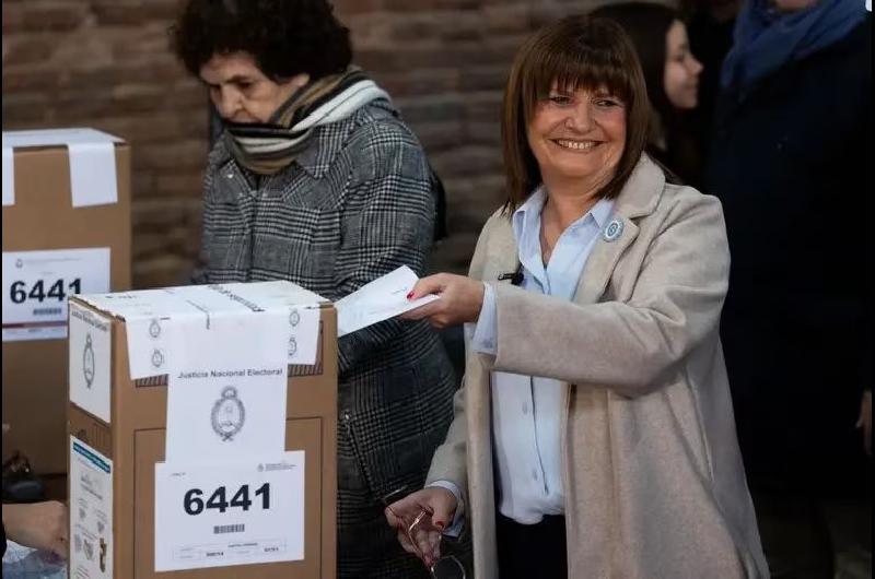 Patricia Bullrich tuvo un voto demorado este domingo