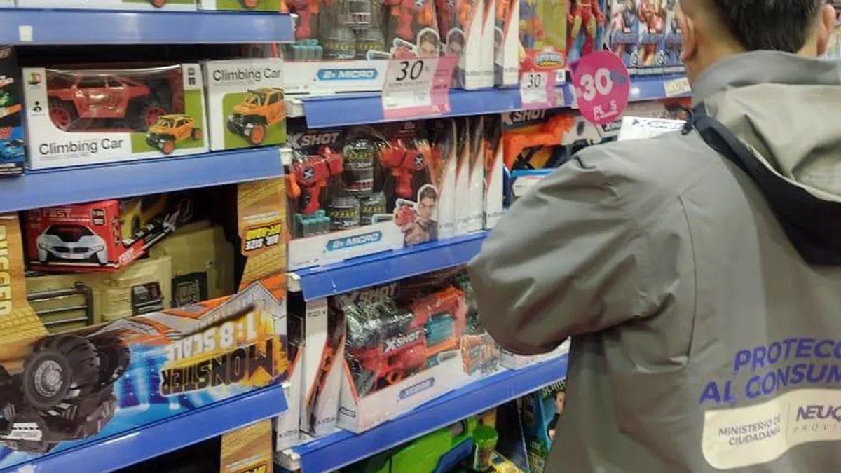 Retiran miles de juguetes de las ventas por considerarse peligrosos