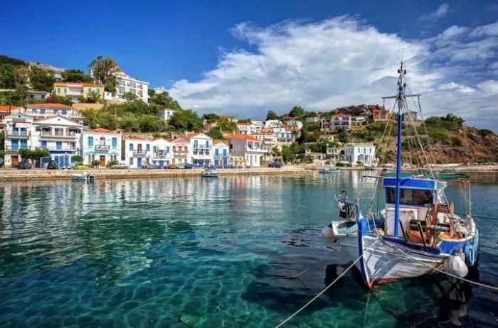 La insoacutelita isla en Grecia donde nadie usa reloj y tienen la clave para la longevidad