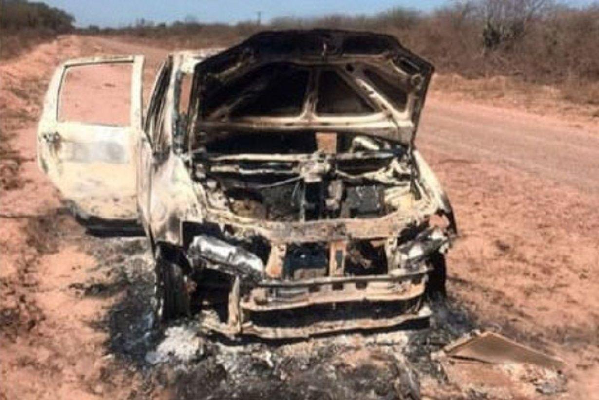 Hallan un automoacutevil totalmente  incendiado e investigan si fue robado