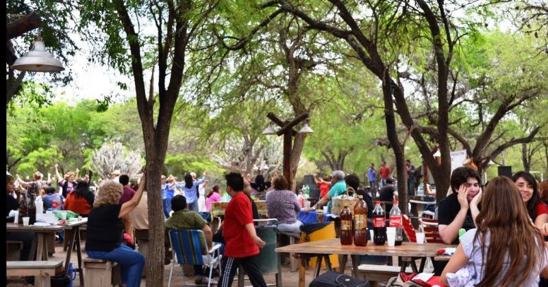 La Feria de Upianita propone muacutesica en vivo para la jornada de hoy