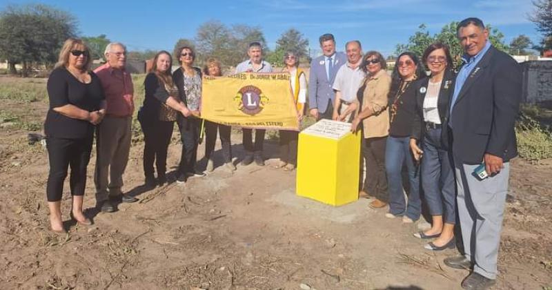 El Club de Leones puso la piedra basal de futura sede