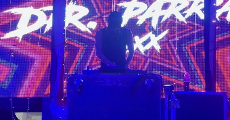 Juan Miguel Parra cirujano plaacutestico de diacutea y Dj en la noche mexicana