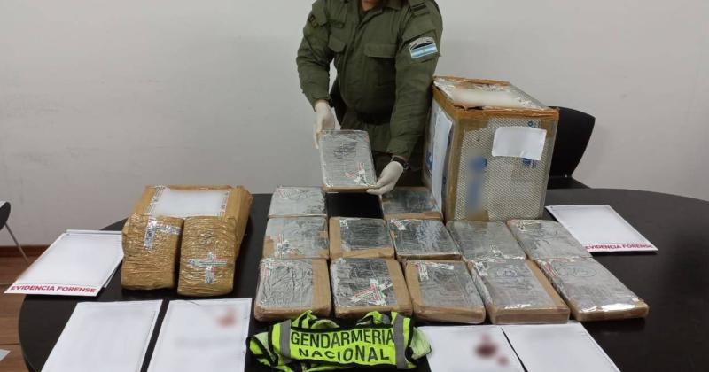 Gendarmeriacutea decomisa droga y mercaderiacutea valuada en maacutes de 17 millones