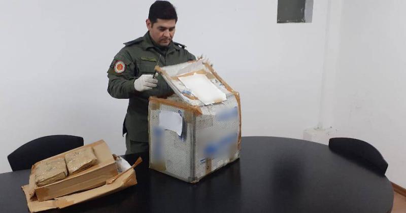 Gendarmeriacutea decomisa droga y mercaderiacutea valuada en maacutes de 17 millones