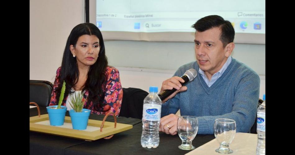 PANEL La coordinadora del RUA Carolina Agüero junto con el decano de Humanidades Marcelino Ledesma