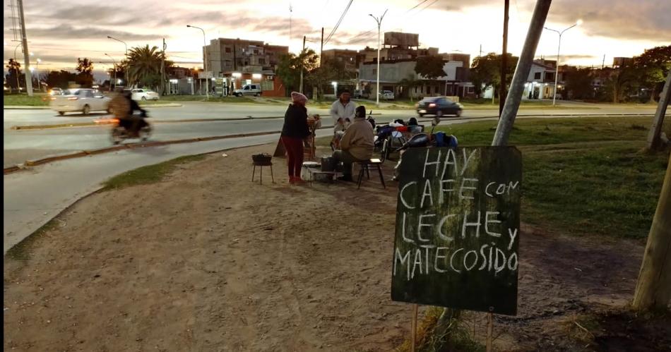 Familias bandentildeas se reinventan cada madrugada para salir adelante