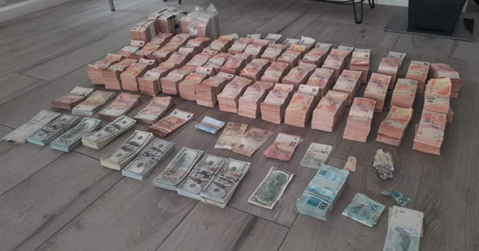 Gendarmeriacutea secuestra 45 millones de pesos euros doacutelares y reales de una organizacioacuten criminal