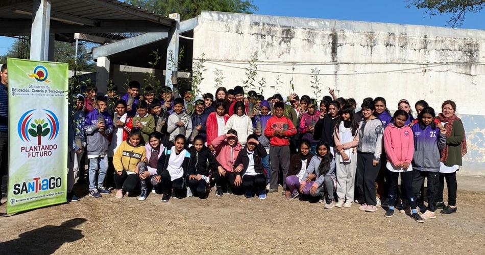 Plantando Futuro visitoacute la Escuela 1004 y el jardiacuten Las Breiacutetas