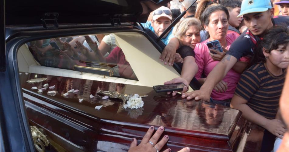 Confirmado- los restos de Huguito Flores seraacuten llevados a Buenos Aires