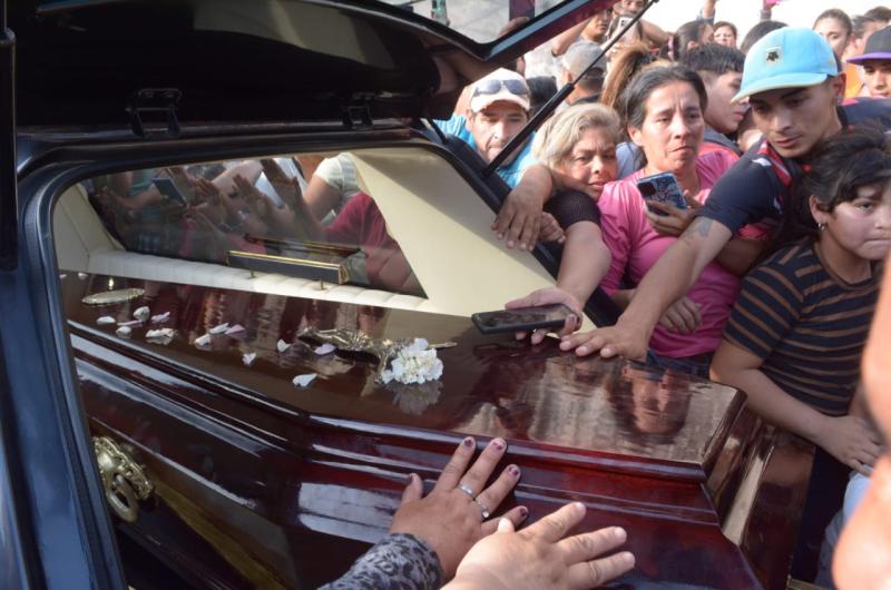 Confirmado- los restos de Huguito Flores seraacuten llevados a Buenos Aires