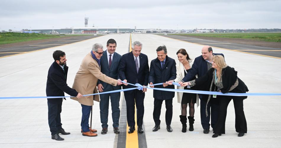 Alberto habilitoacute la nueva calle de rodaje en el aeropuerto de Ezeiza 