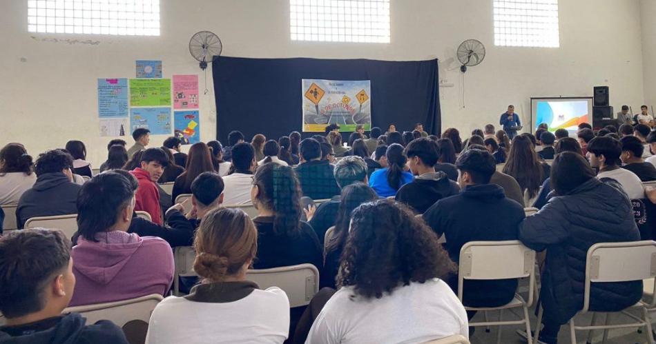 INTERÉS Los estudiantes del establecimiento participaron con sumo interés en la tem�tica abordada