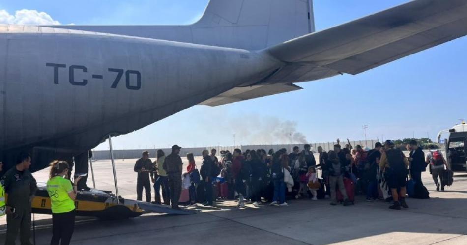 Llegoacute a Roma el tercer vuelo con argentinos repatriados de Israel