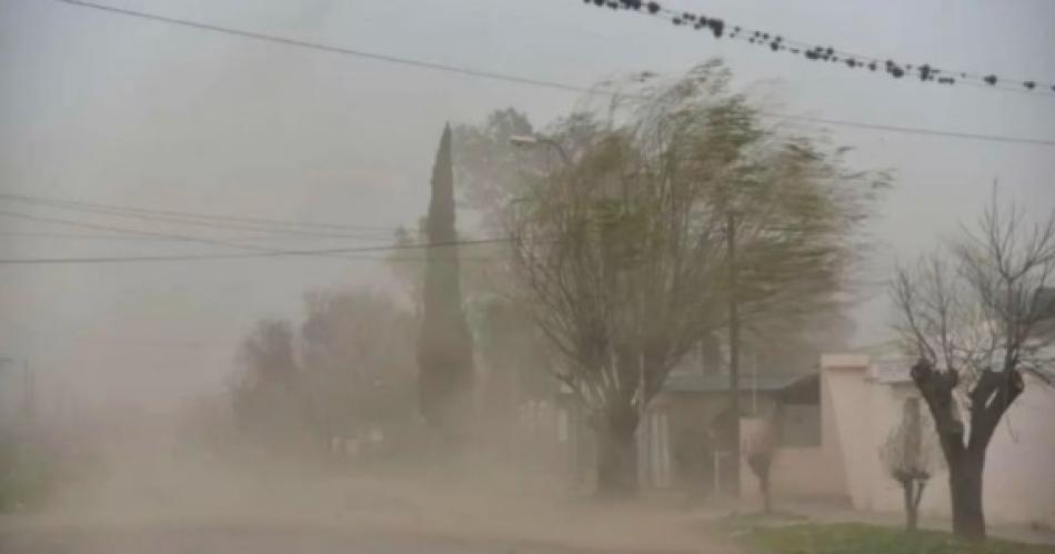 Hay alerta por fuertes vientos- iquestcoacutemo estaraacute en Santiago