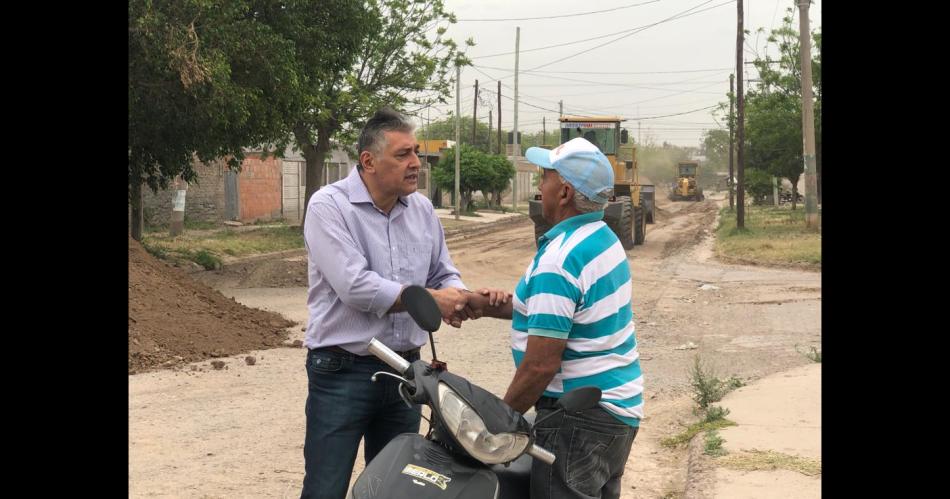 Empezoacute la obra de pavimentacioacute de la calle Domingo Juarez