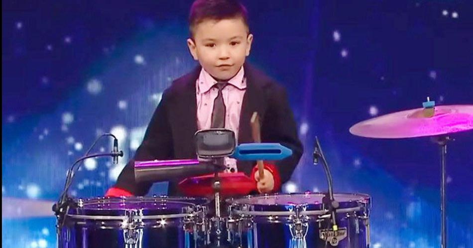 Valu el hijo de santiaguentildeos intentaraacute pasar a semifinales en Got Talent esta noche  