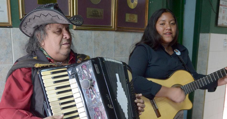 Miacutea Mariel Ferreyra de 12 antildeos la voz del conjunto