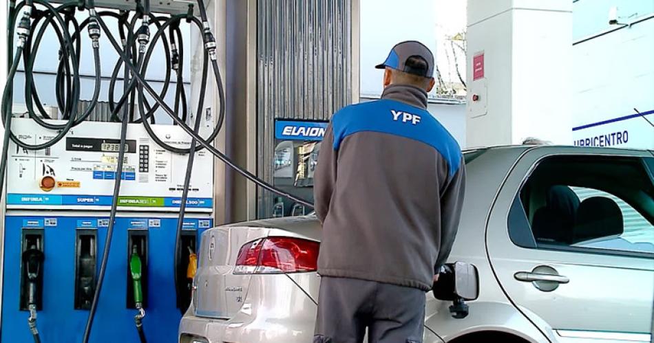 Sorpresivo aumento de hasta 35-en-porciento- en YPF- asiacute quedaron los precios en Santiago