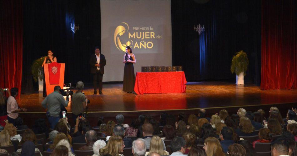 Este viernes se entregaraacuten los premios Mujer del Antildeo