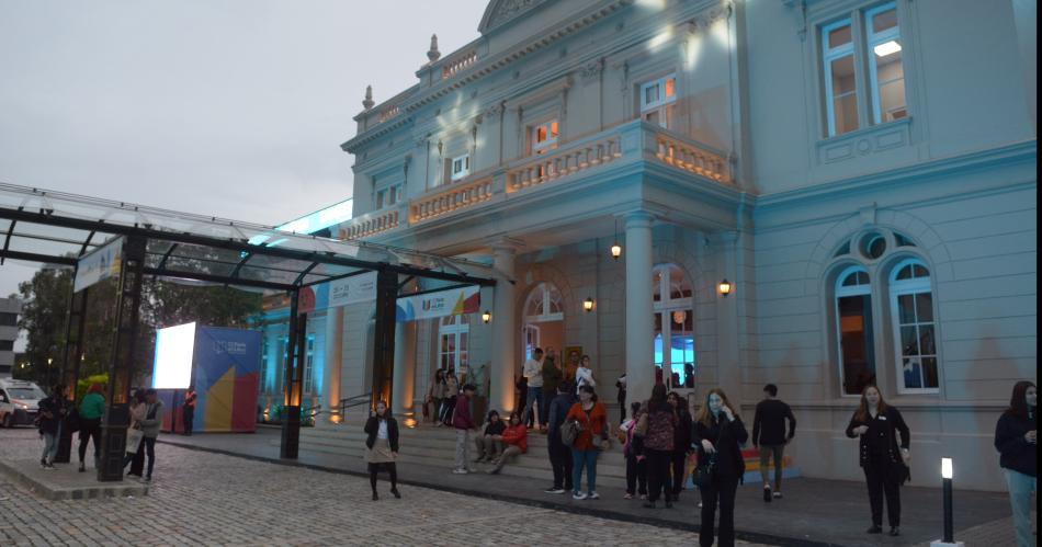 Asiacute inicioacute la primera jornada de la Feria del Libro en Santiago del Estero