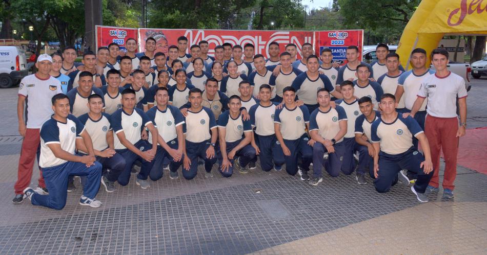 Los cadetes de la Esc Lorenzo Lugones brillaraacuten en el Maratoacuten