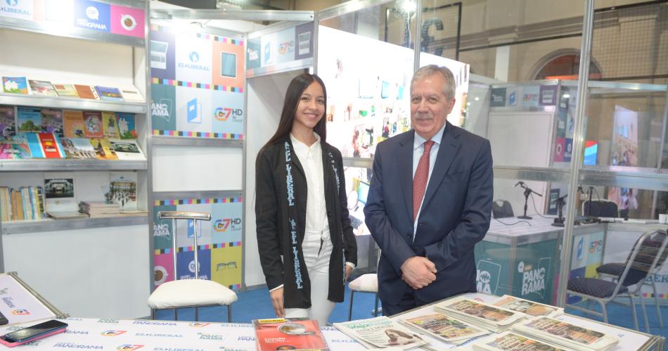 Asiacute inicioacute la primera jornada de la Feria del Libro en Santiago del Estero