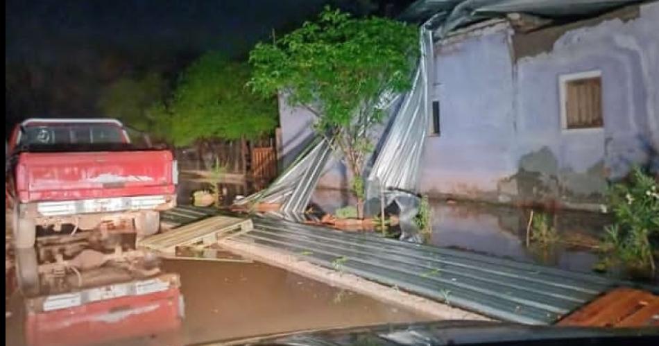 Fuerte temporal azotoacute a Atamisqui y causoacute destrozos 