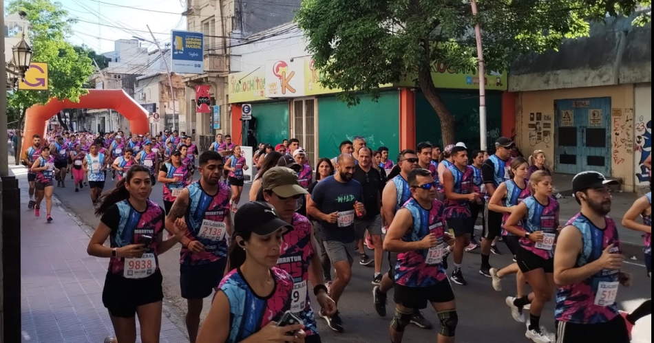 iexclA correr- Santiago se viste de fiesta con el Maratoacuten del Diario EL LIBERAL