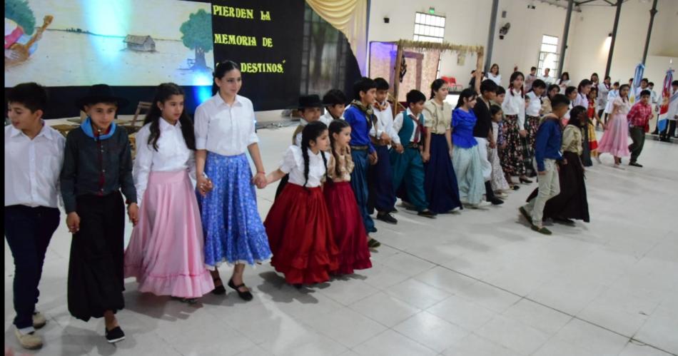 En Antildeatuya evocaron el Diacutea de la Tradicioacuten con un emotivo acto