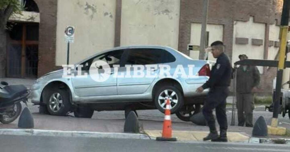 Fuerte accidente de traacutensito alteroacute la calma en plena Av Belgrano