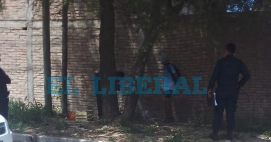 Macabro- vendedo ambulante halloacute bolsas con restos oacuteseos en el Bordm Borges