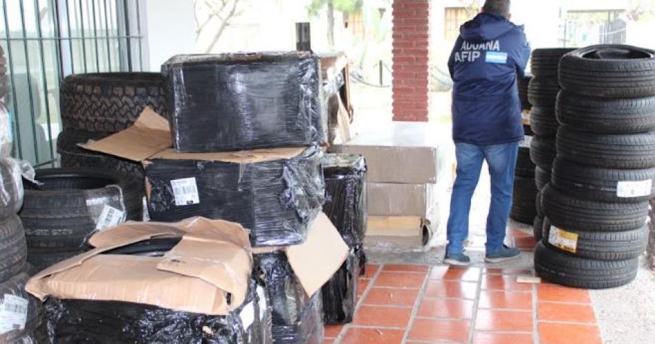 Aduana detectoacute una carga ilegal de cubiertas valuadas en maacutes de 41 millones