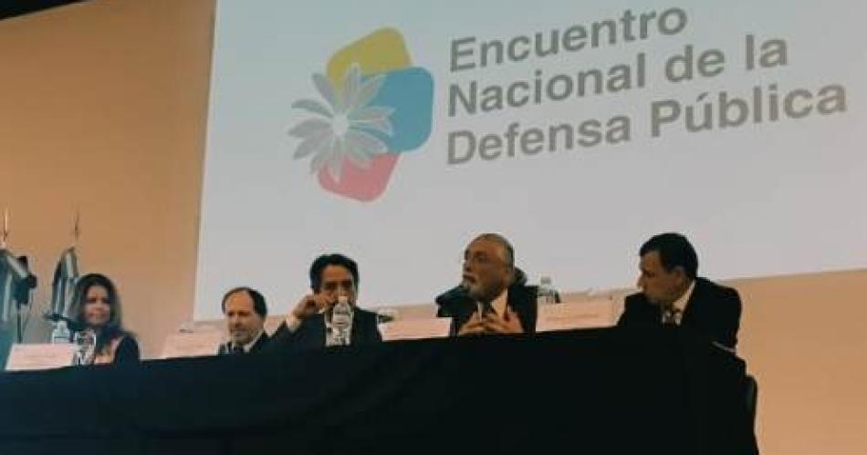  Llugdar disertoacute en el Encuentro Nacional de la Defensa Puacuteblica