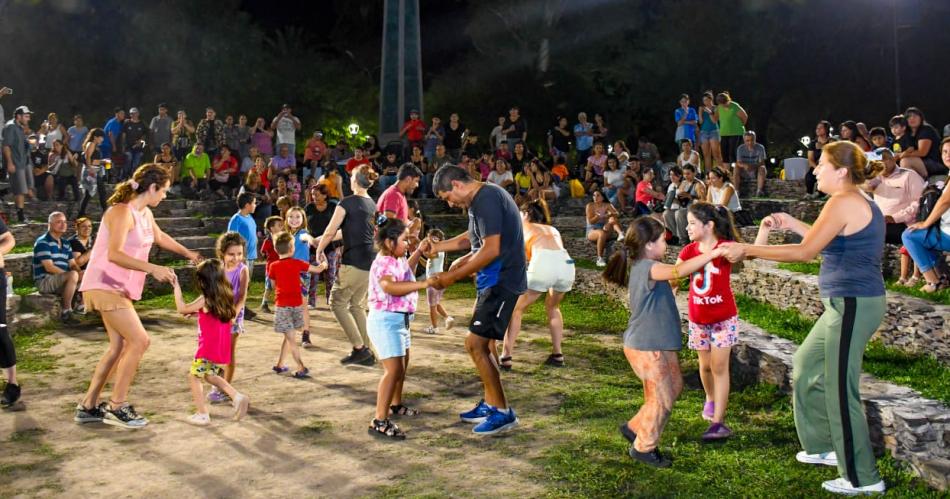 Bandas en vivo feria de artesanos y food trucks en el Encuentro en el Parque