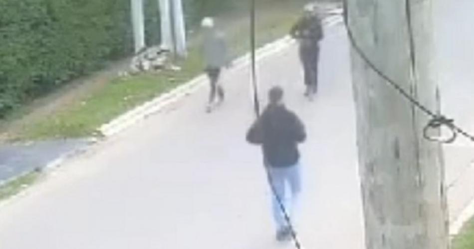 VIDEO  Policiacutea matoacute a un ladroacuten que quiso robarle con un arma de utileriacutea
